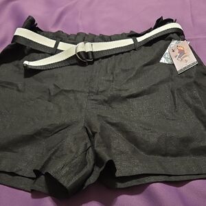 SOPHIA JEANS women's Shorts black with black & white Belt size 8 NWT